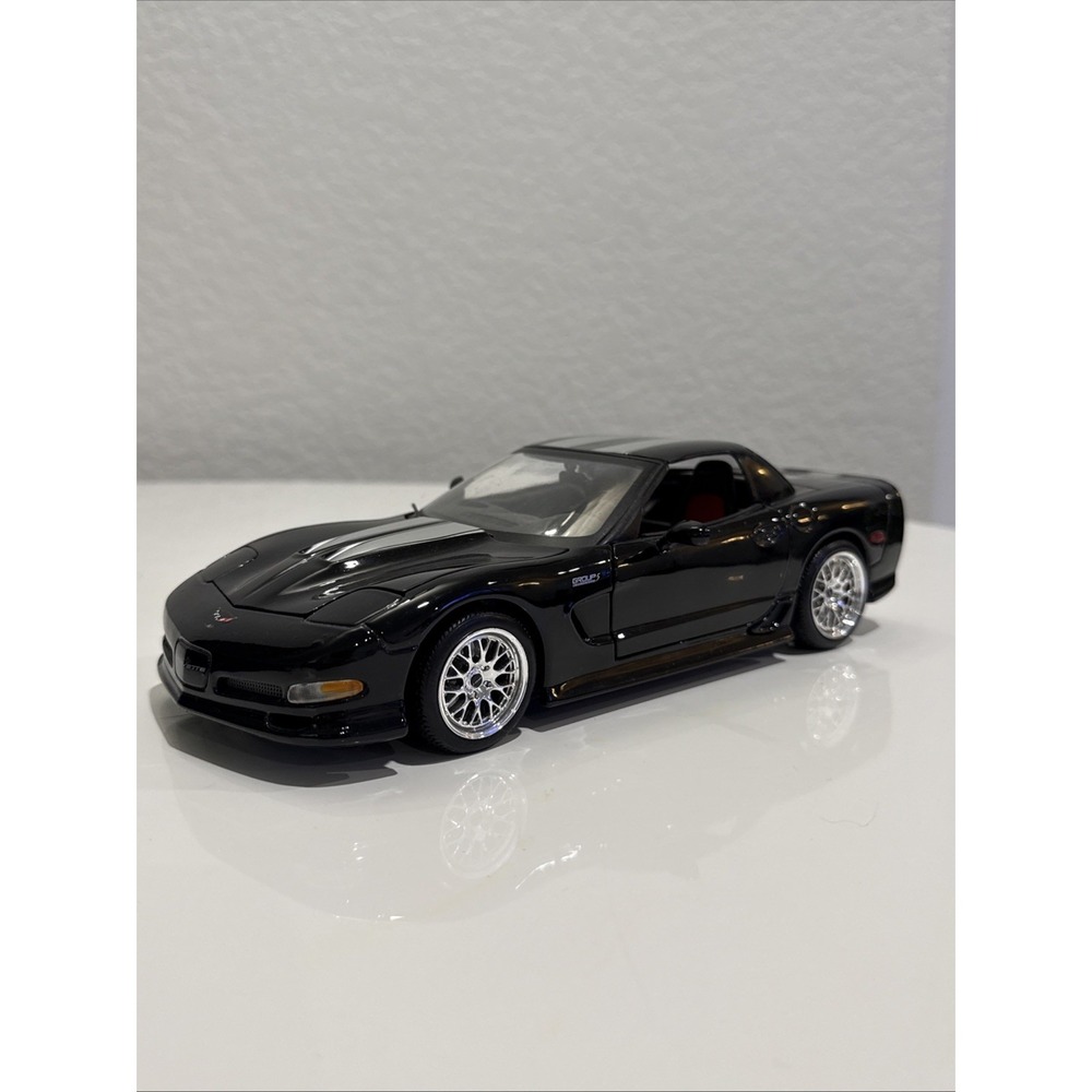Maisto 2001 Chevrolet Corvette Z06 1/18 Scale